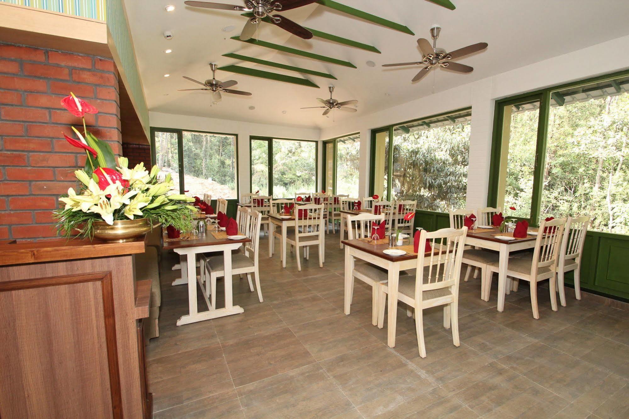 คลับ มหินทรา เมาน์ เซเรน รีสอร์ต Hotel Chinnakanal ภายนอก รูปภาพ